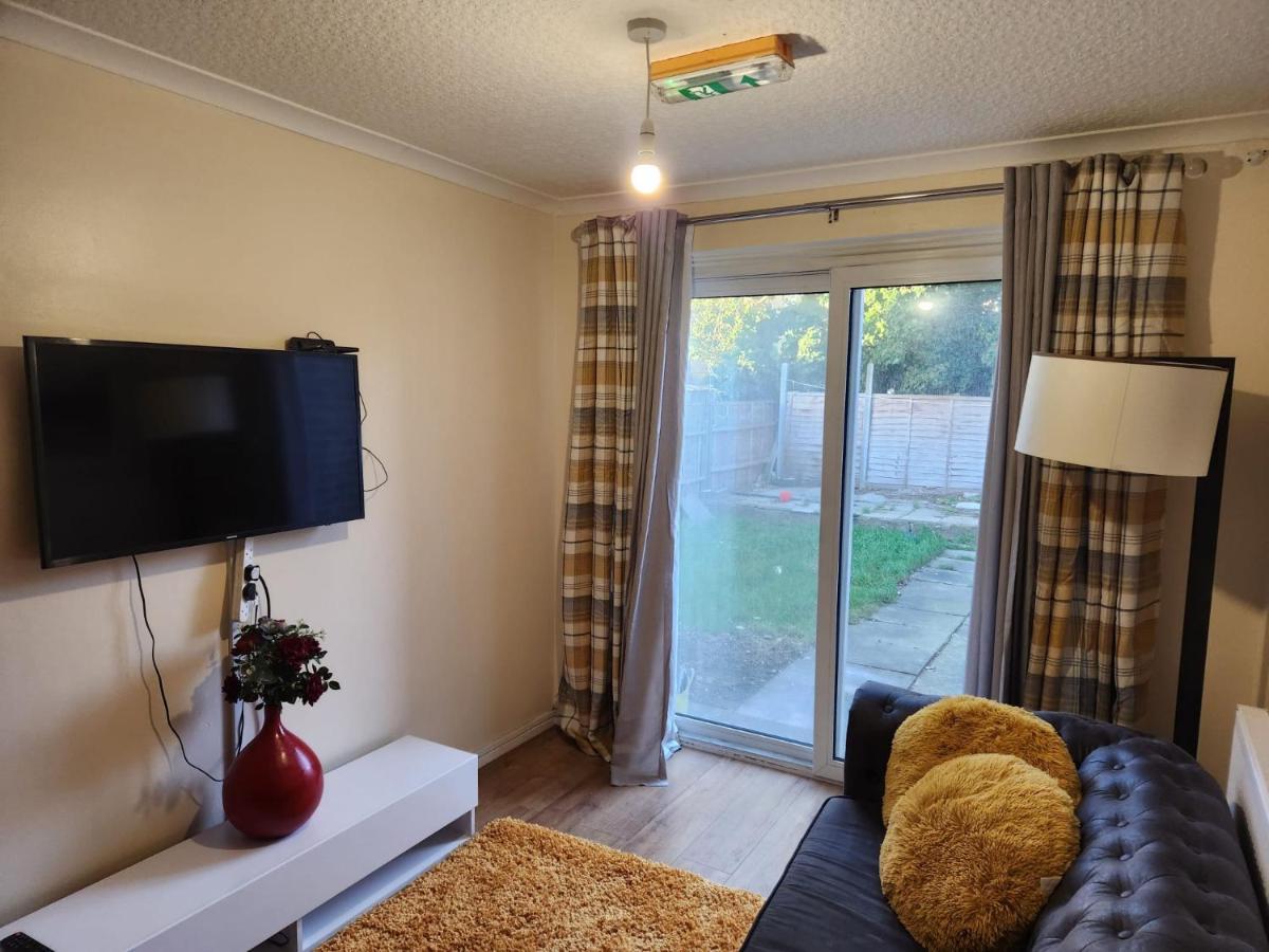Crane Home In Dagenham With Free Wi Fi Dış mekan fotoğraf